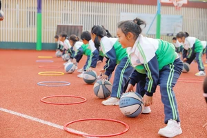 标题:学生篮球运动员如何在学校里进行智能放松?